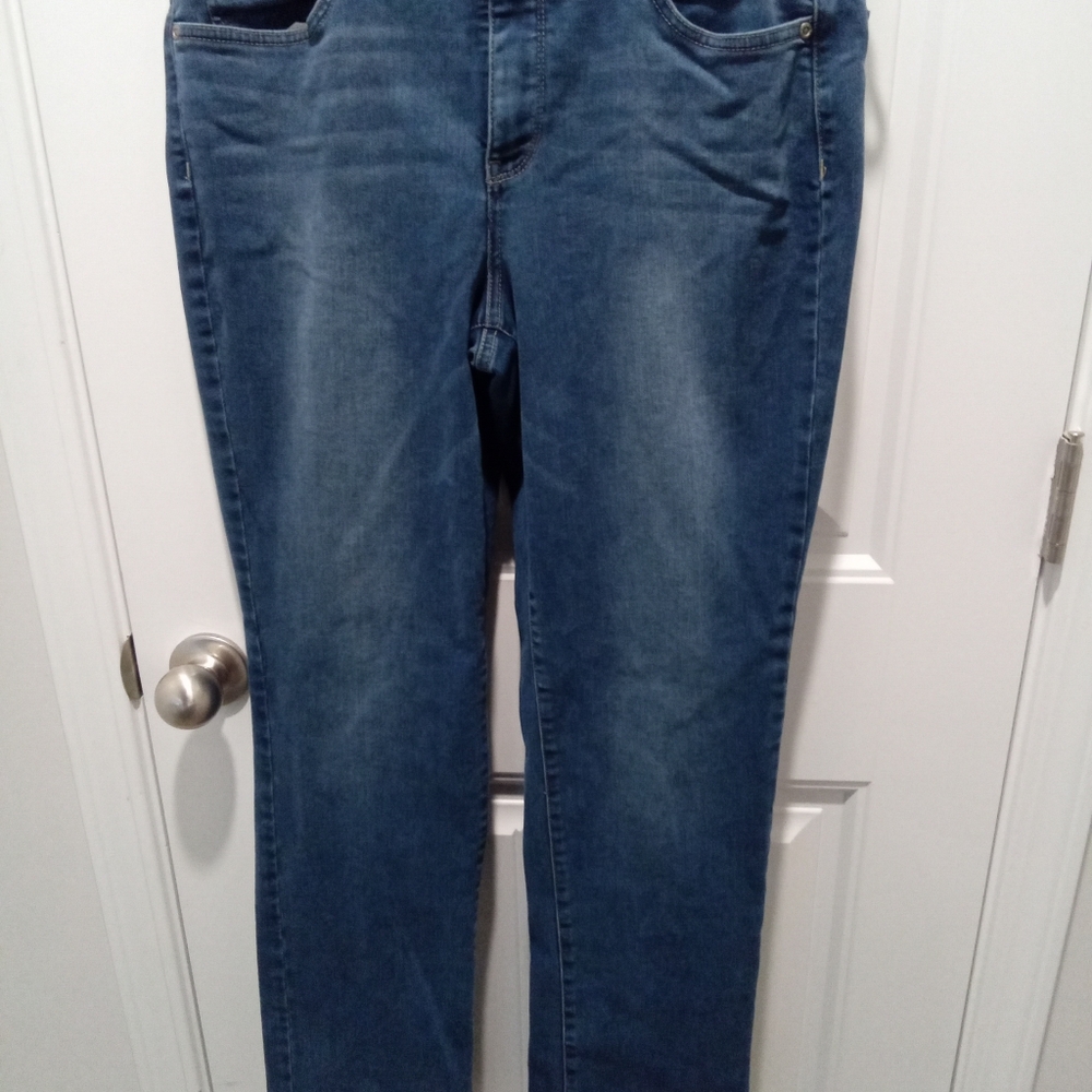 NYDJ for Chicos Sz 12 LiftXTuck Technology Straight Leg Classic Blue Denim Jeans